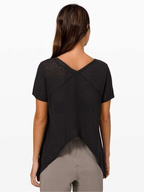 Lululemon Loop Around Tee black size 6